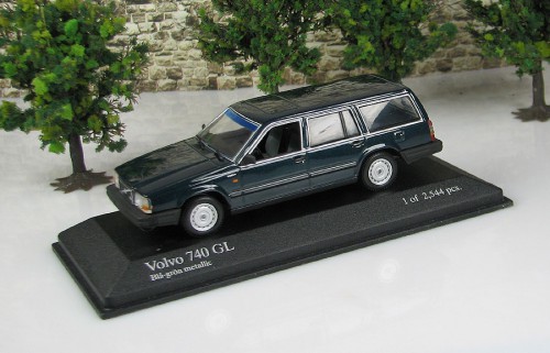 1:43 модель Volvo 745