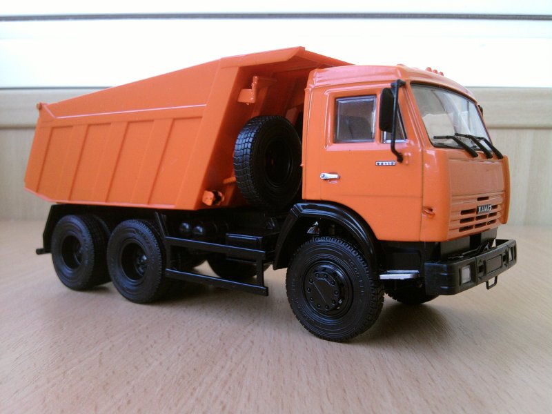 Сборная модель zvezda самосвал KAMAZ 65115